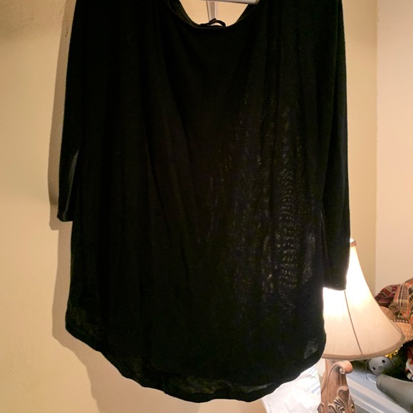 Chandail - Picture 1 of 2